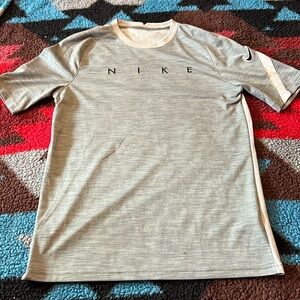 Medium Nike tee